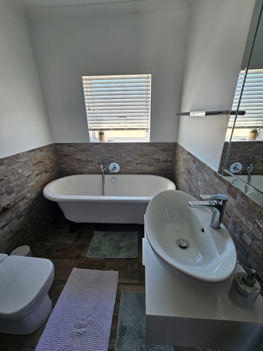 3 Bedroom Property for Sale in Britannia Bay Western Cape